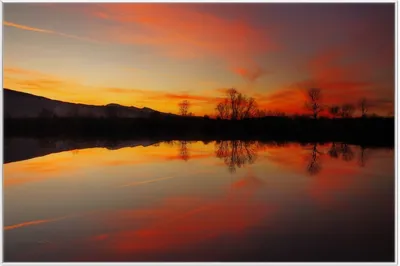Produktbild von Wallario Wandbild Abendrot am Himmel über einem See, Größe: 61 x 91,50 cm, Poster mit weißem Aluminiumrahmen