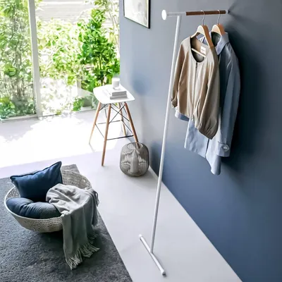 Produktbild von Yamazaki Anlehngarderobe Garderobenständer zum Anlehnen an die Wand weiß minimalistisch