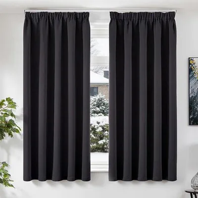 Obrázek produktu pro Unyqoos® Černé zatemňovací závěsy, sada 2 kusů, rozměry 175 x 140 cm, polyester s olemováním – zamezují pronikání světla, izolují teplo, tlumí hluk, vhodné do ložnice a obývacího pokoje