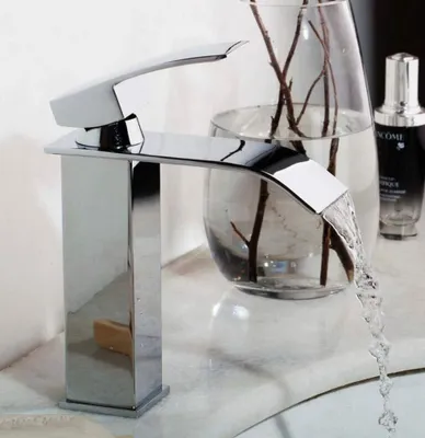 Image de Robinet mélangeur pour salle de bain - Style antique avec design cascade