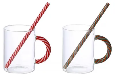 Produktbild von Teegläser in Grün und Rot mit Zuckerstangenmuster – 2er-Set