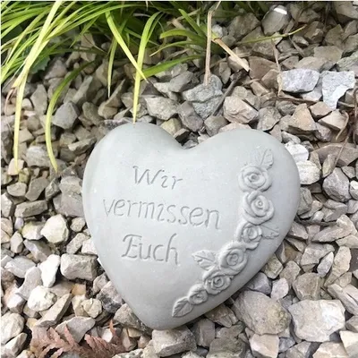 Produktbild von Grabherz Gedenkstein - Wir vermissen Euch - Grabschmuck Grabdeko Trauerherz 10cm natur , Handarbeit