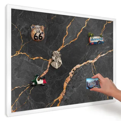 Produktbild von Magnettafel 70x50 cm mit weißem Rahmen - Magnetische Metalltafel, Magnetpinnwand zur Wandmontage für Wohnzimmer, Küche, Flur, Kinderzimmer und Büro - Marmorbänder