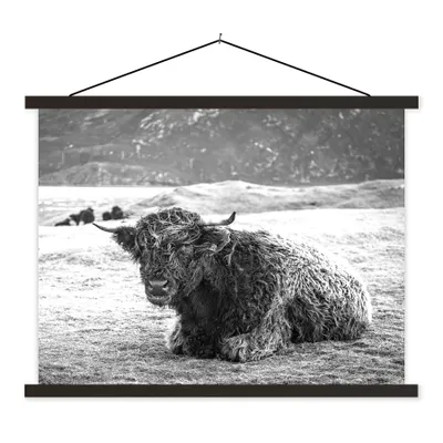 Produktbild von MuchoWow® Textilposter Schottischer Highlander - Berg - Tiere 120x90 cm mit schwarzem Rahmen - Aufhänger für Poster