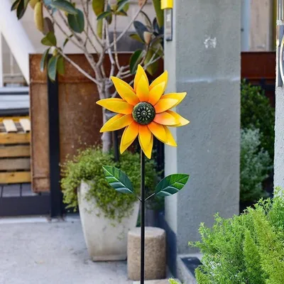 Image de Omgoods - Mobile solaire en métal en forme de tournesol, idéal pour la décoration de jardin