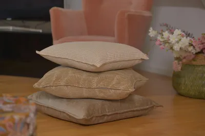 Produktbild von H.O.C.K. Bobo Sitzkissen mit Biese 45x45x6cm kleingemustert col. 2 beige