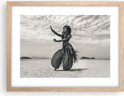 Produktbild von Gerahmtes Poster - Rahmen in heller Eiche - Tänzer Folk Oriental - 40x30 cm - Wand Bild - Wanddeko - Wandbilder - Kunstposter - Wandposter - Bilderrahmen - Bilder - Kunstdruck - P2NAA40x30-4445