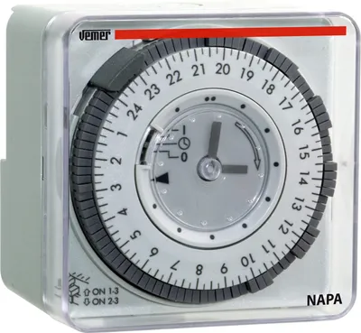 Productafbeelding van VEMER VP884100 NAPA D - Elektromechanische tijdschakelaar met stekkerverbindingen, dagprogrammering, schakelpaneel, geschikt voor wandmontage of montage op DIN-rail, grijs