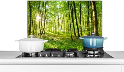 Produktbild von KitchenYeah® Spritzschutz Küche - Küchenrückwand - Wandschutz für Herd und Spüle - Natur - Bäume - Wald - Grün - Sonnenlicht 70x50 - Alu-Dibond (Alternative zum Spritzschutz aus Glas) - Hitzebeständi
