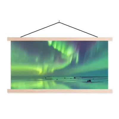 Produktbild von MuchoWow® Textilposter Nordlichter - Sternenhimmel - Wasser 60x30 cm mit holzfarbenen Rahmen - Dekoration