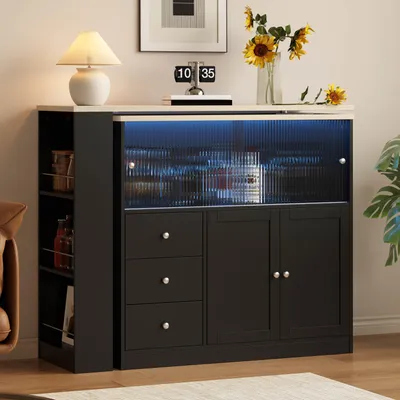Imagen del producto de Isla de cocina Merax con mesa giratoria de 360°, barra extensible con 3 cajones, mesa de comedor con puerta corredera de vidrio, aparador con cajones y iluminación LED RGB, fabricado en MDF, color