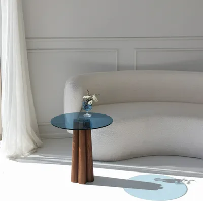 Imagen del producto de Skye Decor, Thales, color nogal, mesa de centro, vidrio templado 100%, madera de nogal, 50 x 50 x 50 cm