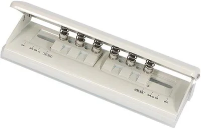Produktbild von Verstärkbarer 6-Loch-Perforator für Tagebuch und Kalender