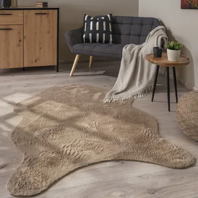 Produktbild von Teppich Wohnzimmer Kurzflor Modernes Kunstfell Fellform Weich Einfarbig Rutschfest Grösse 60x90 cm Fell-form