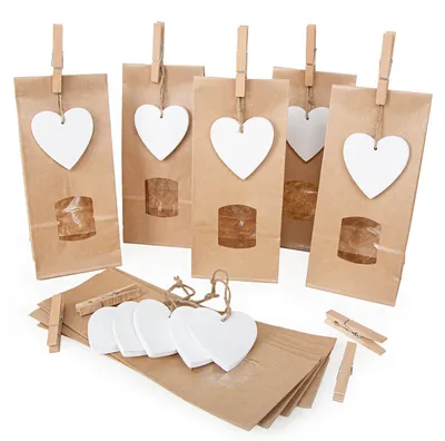 Produktbild von 10 Stück kleine braune Weihnachtstüten Papiertüten 10,5 x 6,5 x 29 cm MIT Sicht-FENSTER + 10 natur Holzsterne + 10 Klammern Verpackung give-aways Lebensmittel WeihnachtenHerzen (weiß)