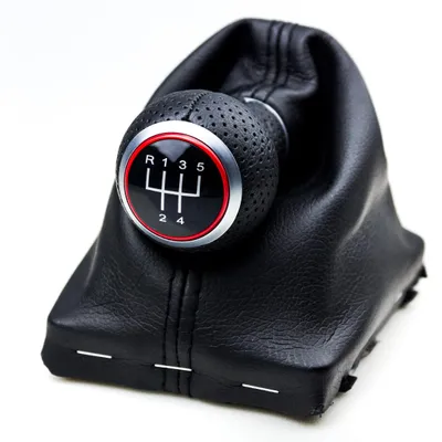 PREMIUM Schaltknauf Loch-Leder Alu Schwarz Ring Rot 5-Gang für Audi A3 S3 8L 00 – Produktansicht