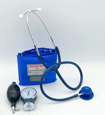 Produktbild von Pressure Man II Blutdruckmesser-Set mit blauer Klettmanschette & Stethoskop | Set (1 Stück)