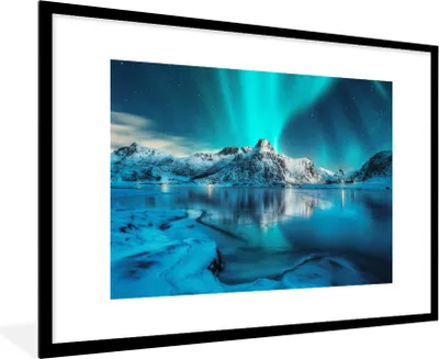 Produktbild von MuchoWow® Gerahmtes Poster Nordlicht - Eis - Schnee - Norwegen - Blau - Berge 90x60 cm - Poster mit Schwarzem Bilderrahmen Wandposter Rahmen Foto Bilder - Wanddekoration - Fotos