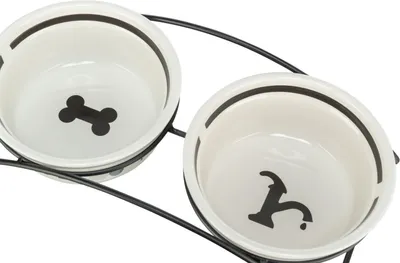 Produktbild von TRIXIE Napf-Set, Keramik/Metall - weiß/schwarz - 2 × 2,6 l/ø 25 cm/54 × 12 × 24 cm