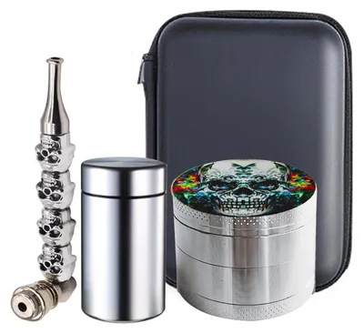Immagine prodotto di Set di macinino Kräutermühle, 4 pezzi, motivo teschio, con contenitore per erbe e pipa a forma di teschio, argento