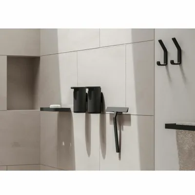 Produktbild von Zone Denmark Seifenspender Rim, mit Wandhalterung, Seifendosierer, Dosierspender, Aluminium / ABS, Black, 200 ml, 14645