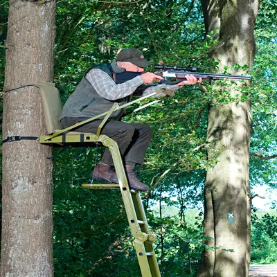 Produktbild von Askari Baumsitz Waschbär, 300 cm hoch, 100 kg Tragkraft, mit hochklappbarer Gewehrauflage, olivgrün