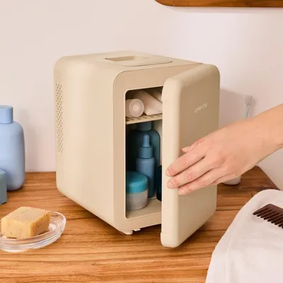 Produktbild von CREATE - SKINCARE MINI FRIDGE - 4L Mini-Kosmetikkühlschrank mit Kühl- und Heizfunktion