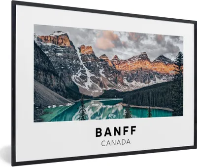 Produktbild von MuchoWow® Gerahmtes Poster Kanada - Berge - Wasser 90x60 cm - Poster mit Schwarzem Bilderrahmen Wandposter Rahmen Foto Bilder - Fotorahmen - Foto-Plakat