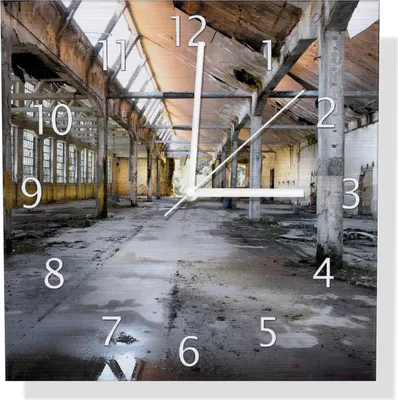 Produktbild von Wallario Design Wanduhr Alte Industriehalle  leerstehend und einsam aus Aluverbund, Größe 30 x 30 cm