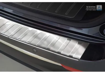 Imagen del producto de Protector para el paragolpes trasero de acero inoxidable Avis, de ajuste perfecto