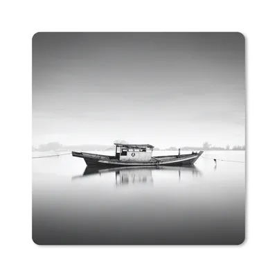 Produktbild von MuchoWow® Mauspad Mousepad Verlassenes Boot im Wasser schwarz und weiß 20x20 cm - Mousepads - Maus Mat - Pad - Mausunterlage - Desk Mat - Bureauartikeln