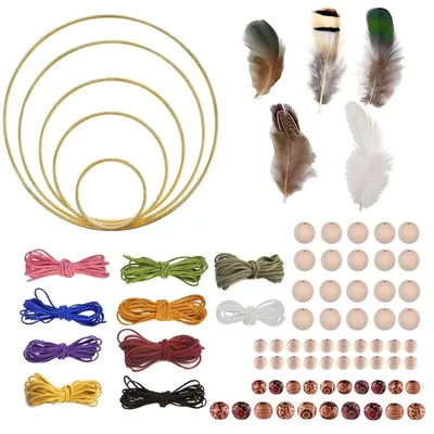 Produktbild von Traumfänger Bastelset mit Metallringen, Kunstlederschnur, Federn und Holzperlen