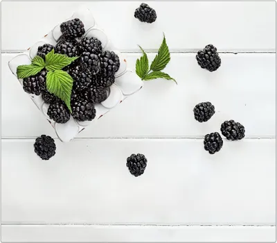 Produktbild von Spritzschutz Herdabdeckplatte Schneidebrett aus Glas Frische Brombeerfrucht 1-Teilig (60x52cm)