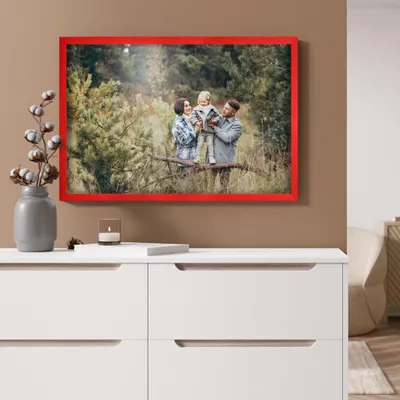 Produktbild von MG Design Bilderrahmen 40 x 60 cm - Posterrahmen mit Rot Holzrahmen (Echtholz) und bruchsicherem Acrylglas, Hoch & Quer mit stabiler Wandaufhängung