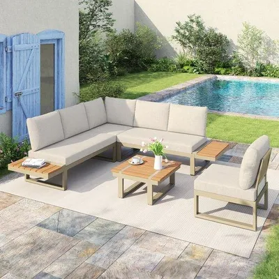 Image de Ensemble de mobilier de jardin comprenant 2 chaises longues, configuration d'angle, avec fonction d'inclinaison réglable (5 positions, jusqu'à 55°), tubes en fonte, plateau en bois synthétique, avec table basse à plateau en bois, beige