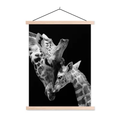 Produktbild von MuchoWow® Textilposter Giraffe - Wildtiere - Porträt - Schwarz-Weiß 60x80 cm mit holzfarbenen Rahmen - Wandbild