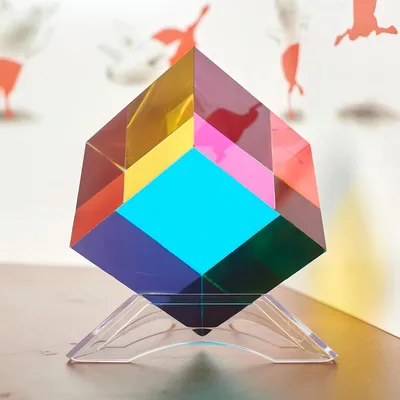 Productafbeelding van Color Cube met standaard - Cyaan - Magenta en geel subtractief kleurmengend acryl optisch
