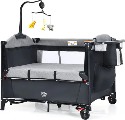 Produktbild von GOPLUS Baby Reisebett, Kinderreisebett mit Matratze und Windelhalter auf Rollen, Babybett mit Seiteneingang Tragetasche, Spielzeugständer und Spieluhr