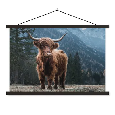 Produktbild von MuchoWow® Textilposter Schottische Highlander - Berg - Landschaft - Bäume - Kuh - Natur 60x40 cm mit schwarzem Rahmen - Hölzernes