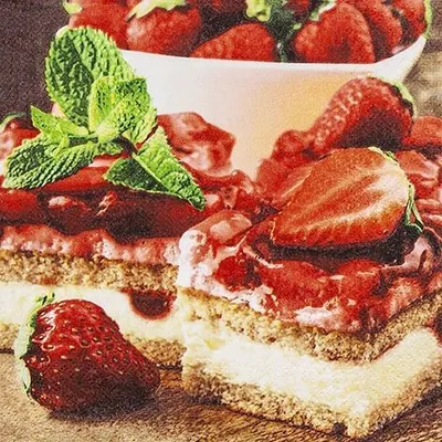 Produktbild von 20 Servietten Tasty Cake - Kuchen mit Erdbeeren 33x33cm