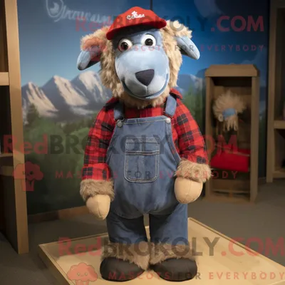 Produktbild von Maskottchen REDBROKOLY eines roten Suffolk-Schafs gekleidet in ein Chambray-Hemd und Beanies