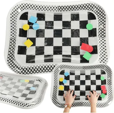 Image de Tapis gonflable à eau échiquier contrasté noir et blanc 65cm x 50cm