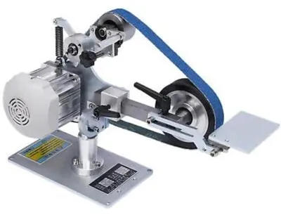 Obrázek produktu pro Pásová bruska – vertikální/horizontální – bezkartáčový stejnosměrný motor – otáčky 5000 ot./min – brusný pás 76,2 × 2,5 cm – rychlost pásu 30 m/s – příkon 550 W