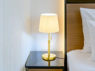 Produktbild von Große Nachtischleuchte Stofflampe mit Lampenschirm rund und Schnur zum Anmachen