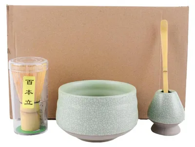 Immagine prodotto di Set da tè Matcha, composto da 4 elementi: frusta, ciotola, cucchiaino e supporto, realizzati in Vetroceramica e bambù