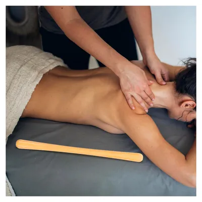 Produktbild von Holzmassagestab 42 cm für Rücken- und Körpermassage – Tragbares Wellnessgerät zur Muskelentspannung und Akupunkturmassage