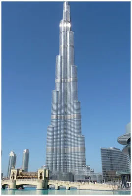 Produktbild von Wallario Premium Glasbild, freischwebende Optik, kräftige Farben, Größe 90 x 60 cm Motiv Wolkenkratzer in Dubai