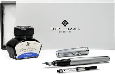 Produktbild von Füllhalter Diplomat Excellence A2 guillochiert Chrom mit Schreibtinte, Stärke M