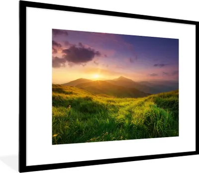 Produktbild von MuchoWow® Gerahmtes Poster Berge - Sonne - Natur 80x60 cm - Poster mit Schwarzem Bilderrahmen Wandposter Rahmen Foto Bilder - Schlafzimmer-Dekorationen - Fotoposter