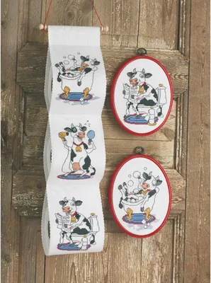 Zdjęcie produktu dla Zestaw do haftu krzyżykowego Permin "Uchwyt na papier toaletowy szczęśliwe krowy", wzór do liczenia, 12x63cm, 41-6840